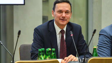 Szef Kancelarii Sejmu wyjaśnia pojawienie się barierek przed Sejmem