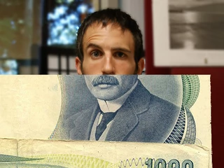Człowiek i pieniądz. Zdjęcie autorstwa Benjamina Forresta, na licencji CC BY 2.0 (https://creativecommons.org/licenses/by/2.0/)