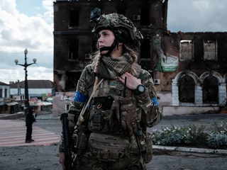 Wpłaty na potrzeby Sił Zbrojnych Ukrainy płyną z całego świata. Jednak coraz wolniej