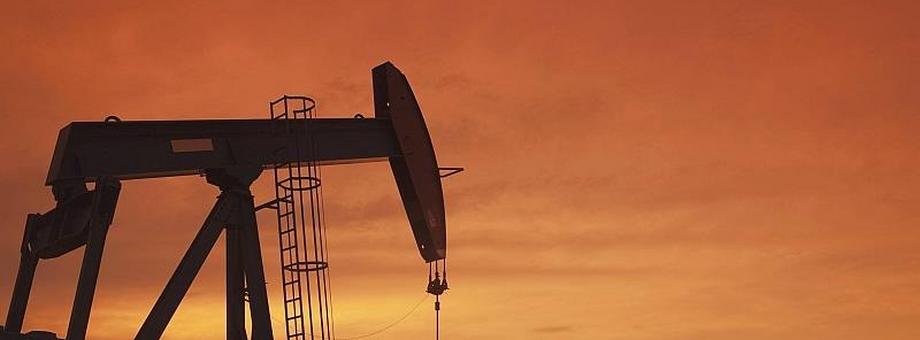 ropa naftowa wydobycie zachód słońca