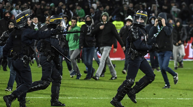 A hazai drukkerek nem díjazták Fekir gólörömét /Fotó: AFP