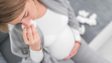 Przeziębiona w ciąży - jak się bezpiecznie wyleczyć