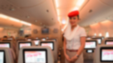 Emirates: Pracownicy muszą się zaszczepić lub co tydzień płacić za test na COVID-19