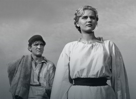 Beba Lončar sa Batom Živojinovićem u filmu "Zemljaci" (1963)