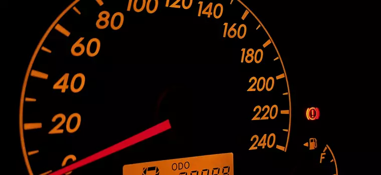 Jak bardzo dokładny jest prędkościomierz w samochodzie? Sprawdziliśmy – są na to przepisy