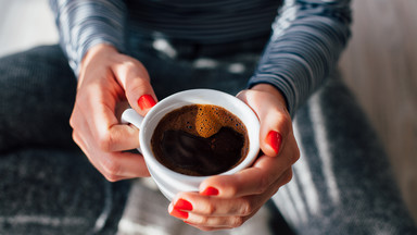 Pijesz dużo kawy? Poznaj osiem objawów przedawkowania kofeiny