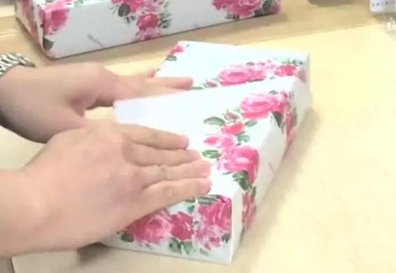 Dzięki tej sztuczce zapakujesz prezenty świąteczne w 12 sekund. Tak, to możliwe