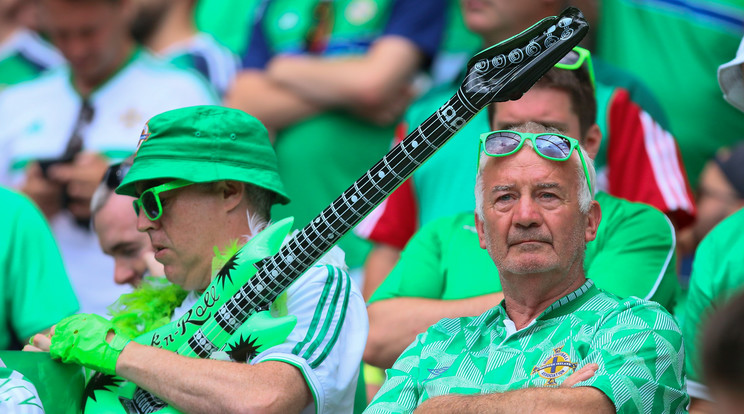 Egyre nehezebb jelzőkkel illetni az ír szurkolókat /Fotó: AFP
