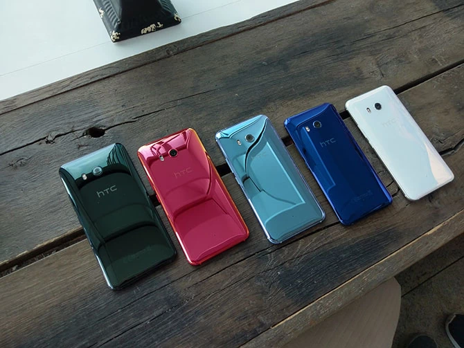 HTC U11 w wielu kolorach