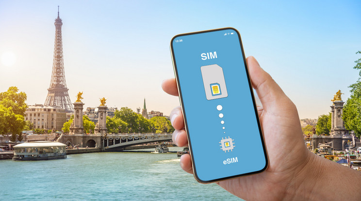 Az utazási eSIM használata egyre racionálisabb döntésnek tűnik a roaminggal összevetve. Ráadásul a telefonok egyre kevésbé korlátozzák ezt a lehetőséget, mert nagyon sok modell már kompatibilis a technológiával, költségmegtakarítást és a kényelmet kínálva. / Fotó: Getty Images/Blikk