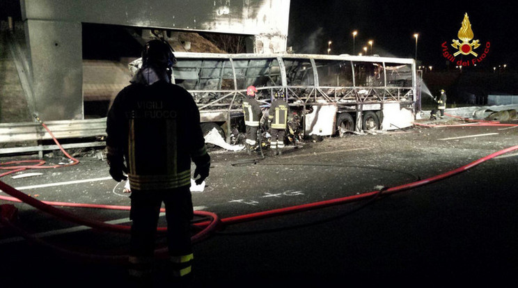 A buszbalesetben 16-an haltak meg / Fotó: MTI