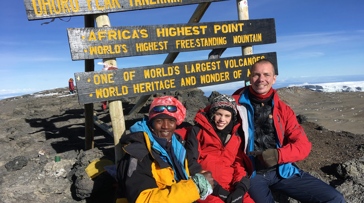 Happ Anna
édesapjával, Gergővel jutott el Afrika legmagasabb pontjára, a Kilimandzsáróra