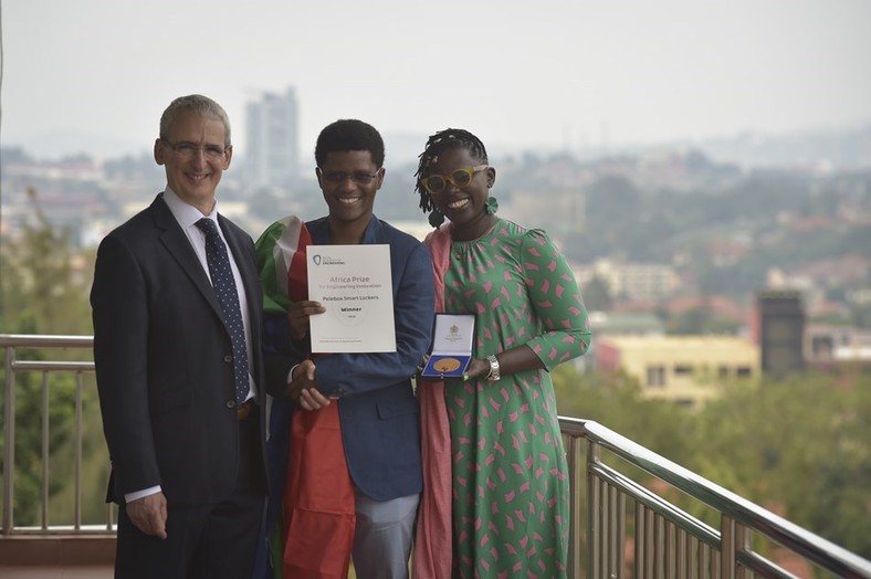 Judges John Lazar CBE FREng and Mariéme Jamme present Neo Hutiri with the Africa Prize laureate (raeng) 