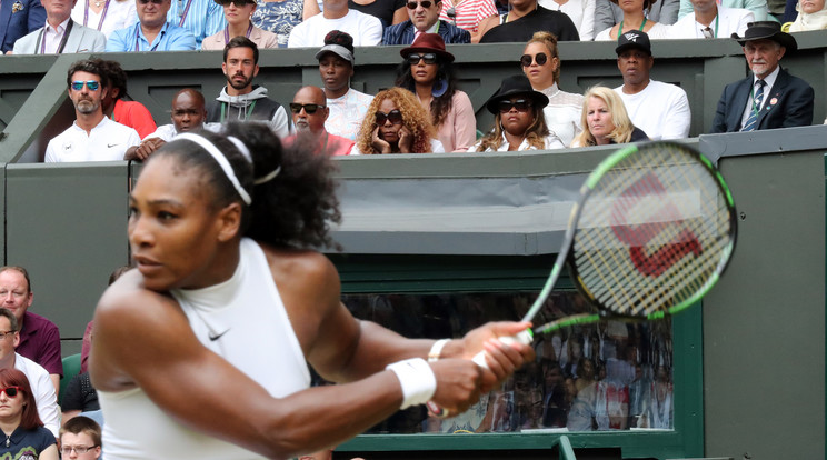 Serena Williams tenisz közben apjáért aggódhatott/Fotó: AFP