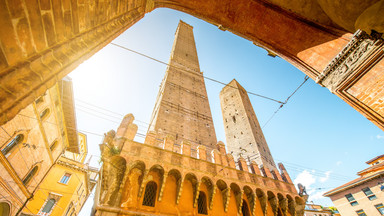 Ratowanie zagrożonej wieży w Bolonii potrwa 10 lat i pochłonie majątek