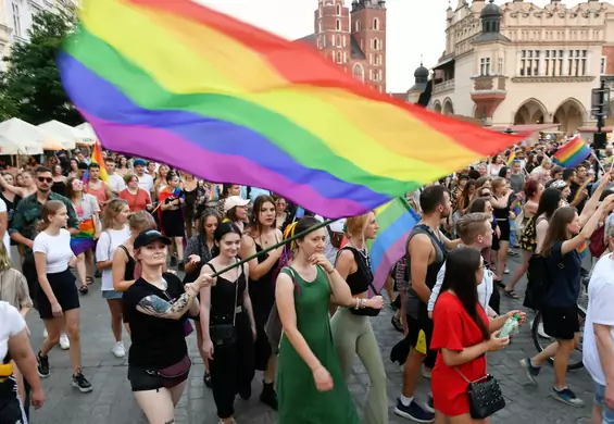 "Zaczerpnąć tchu". Takiego Marszu Równości Kraków jeszcze nie widział [galeria]