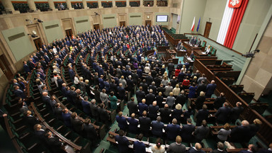 TNS Polska: Polacy podchodzą do obietnic PiS "raczej z ufnością".