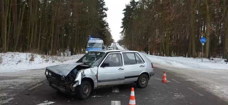 Kierowca starego Golfa spowodował wypadek. W alkomacie zabrakło skali