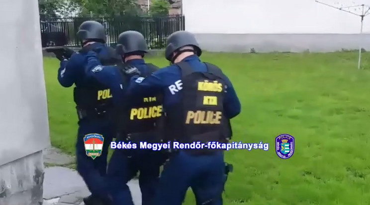 Elfogtak három férfit, akik több ezer méternyi kábelt loptak el Mezőkovácsházán és a Bács-Kiskun megyei Kiskőrösön /Fotó: police.hu