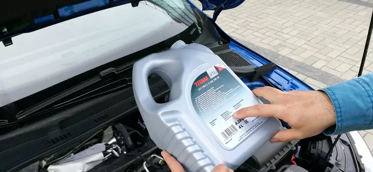 Jak czytać oznaczenia na olejach silnikowych, by optymalnie wybrać olej do auta?