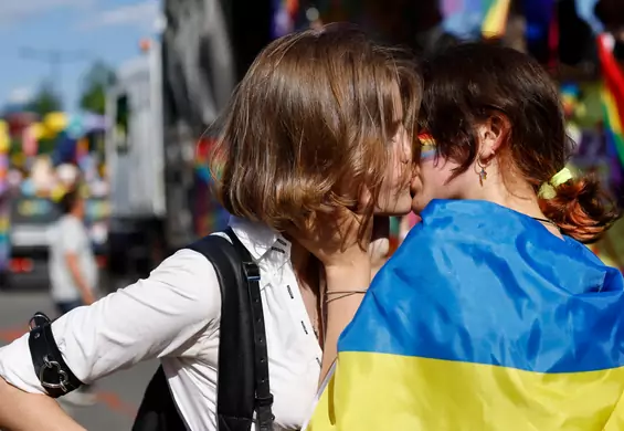 Wśród uchodźców z Ukrainy są osoby LGBT+. Jak im pomóc?