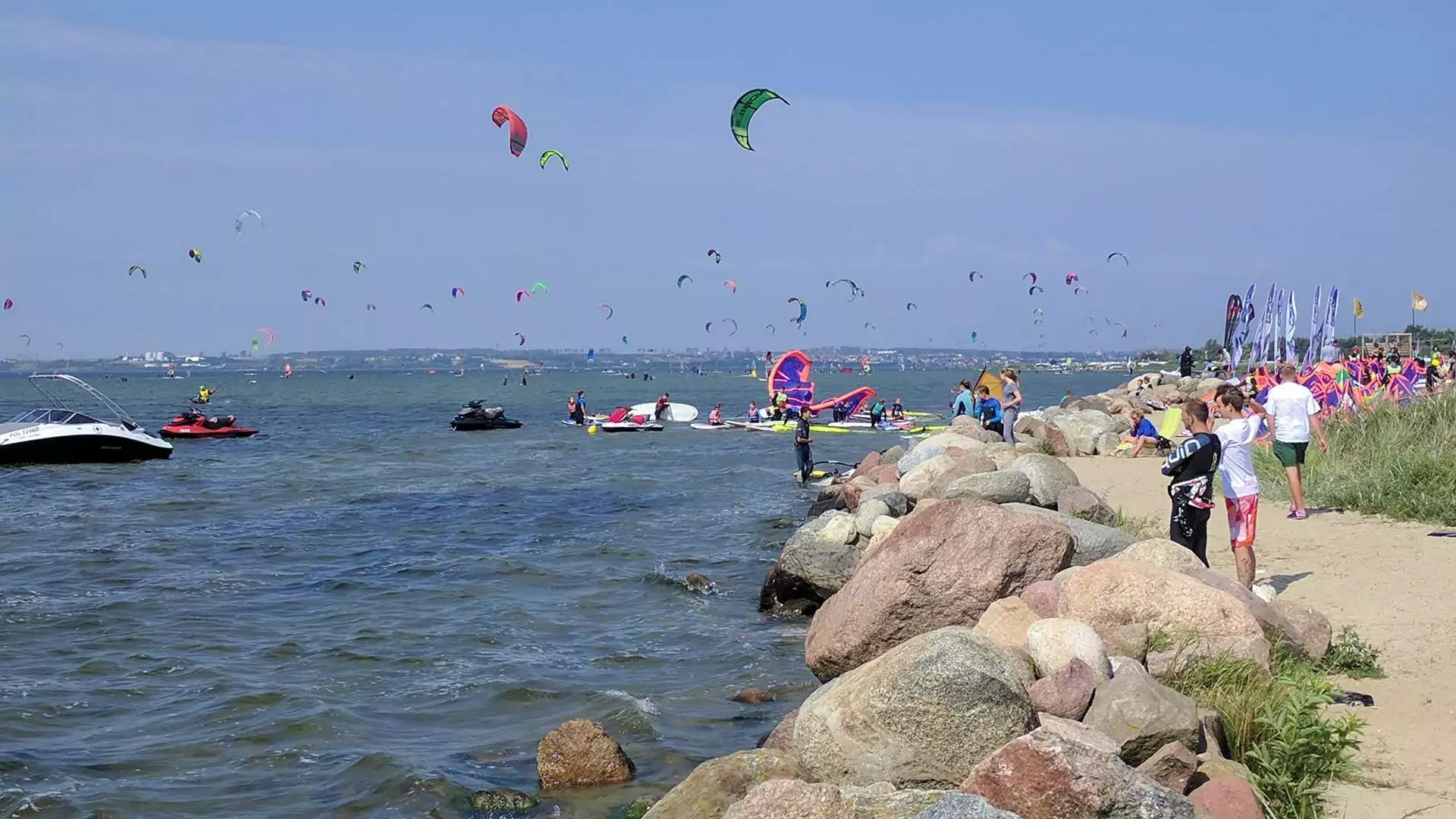 Zamieniliśmy redakcję na najważniejszą surferską miejscówkę w Polsce - Chałupy 6