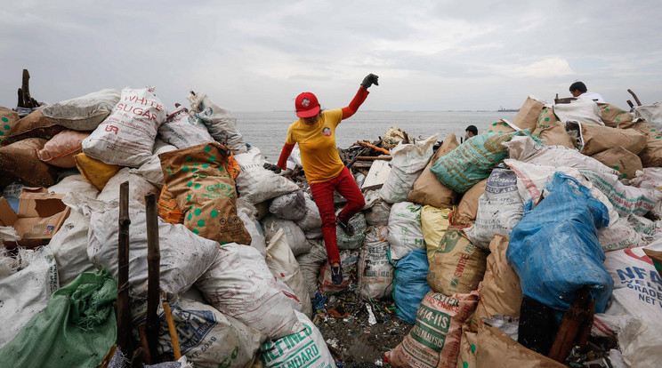 A Manila-öböl tisztítása / Fotó: MTI