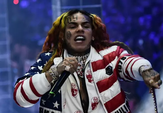 6ix9ine pozdrawia z aresztu. Jest pierwsze zdjęcie rapera zza krat