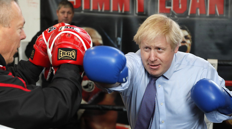 Boris Johnson jobb egyenese ezúttal lecsúszott, de az esti tévévitában inkább érvekre volt szüksége./Fotó:GettyImages 
