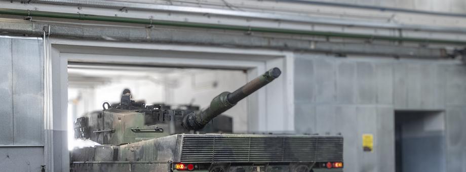 Pierwsze ekspresowo wyremontowane w Bumarze-Łabędy czołgi Leopard zostały odebrane przez stronę ukraińską - poinformowała Polska Grupa Zbrojeniowa na