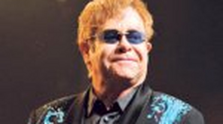 Elton John szakított a rózsaszínnel