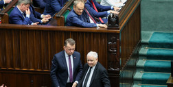 Donald Tusk chce zadać Jarosławowi Kaczyńskiemu bolesny cios. W tle "rosyjski ślad"