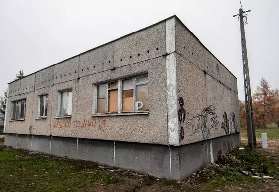 Blok jednorodzinny z wielkiej płyty. Zaskakująca historia budynku z memów