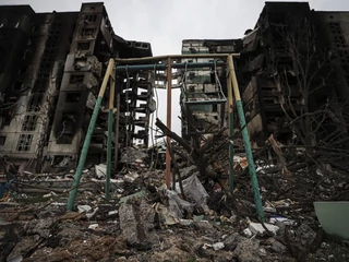 Zniszczenia w ukraińskiej Borodziance. Obecnie trudno oszacować koszty odbudowy Ukrainy. Wiemy, ile pieniędzy Stany Zjednoczone już przeznaczyły na pomoc militarną i materiałową 