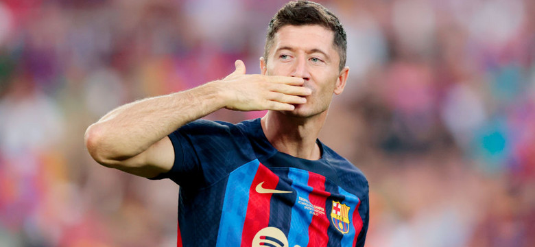 Lewandowski ma pomóc Barcelonie wrócić na poziom, do którego przyzwyczaił Messi [KOMENTARZ]