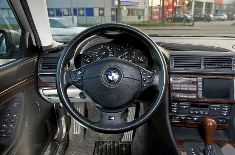 BMW 740d kontra Mercedes S 400 CDI: ostrożność bardzo wskazana