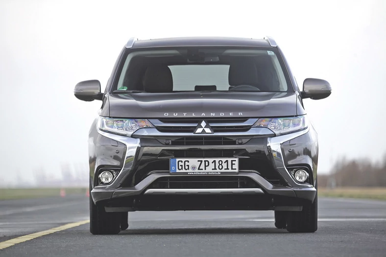 Hybrydowi pogromcy diesli - Mitsubishi Outlander PHEV i Toyota RAV4 Hybrid