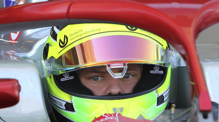 Mick Schumacher a bahreini teszten ülhet F1-es autóba / Fotó: MTI/AP Kamran Dzsebreili 