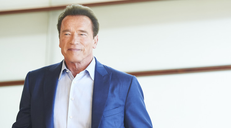 Arnold Schwarzeneggert látszólag egyáltalán nem rázta meg, hogy hátba rúgták őt /Fotó: Northfoto