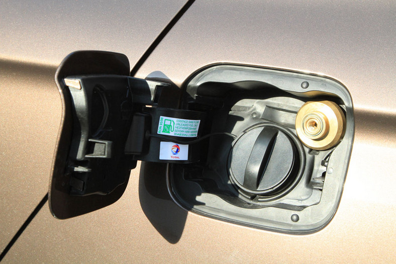 Peugeot 301 1.6 VTi LPG: test auta z fabryczną instalacją gazową