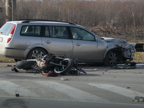 momak i devojka se ljube