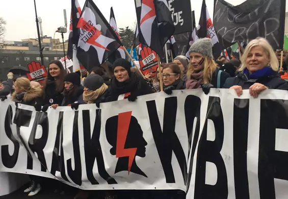 Czarny Protest zalał Warszawę. Tysiące kobiet walczyły o swoje prawa