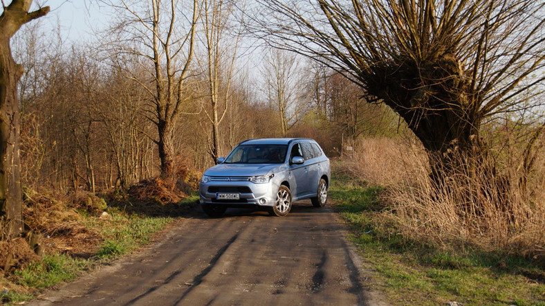 Wygodny SUV pod napięciem - Mitsubishi Outlander PHEV