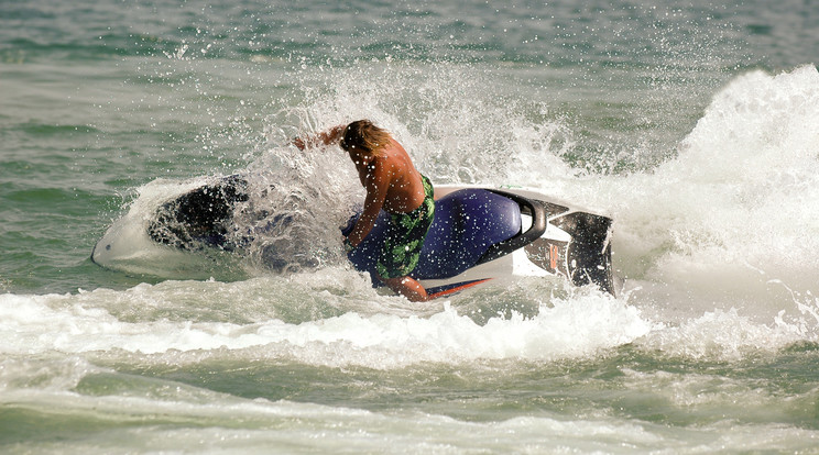 Jet ski segítségéel szállították a csempészeket / Illusztráció: Northfoto