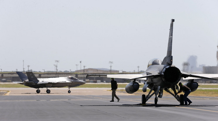 F-16-os készül felszálláshoz egy texasi támaszponton (Képünk illusztráció!) /Fotó: Northfoto