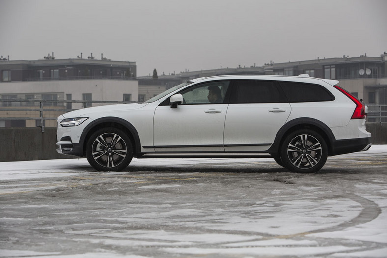 Volvo V90 Cross Country T6 - kombi krajoznawcze