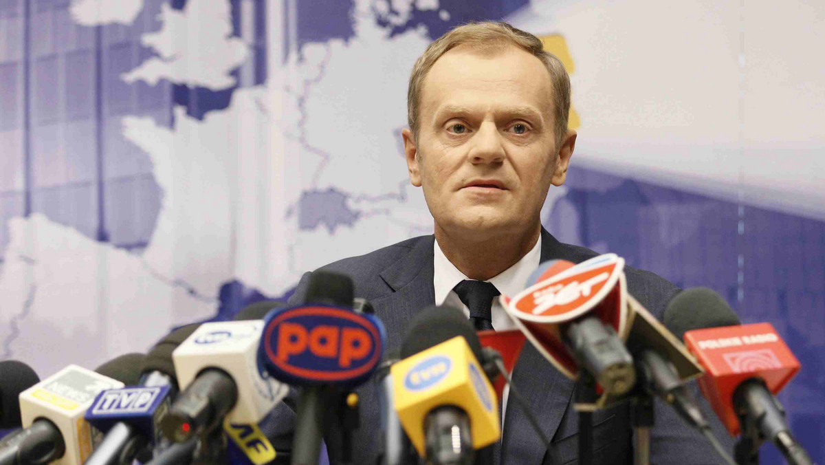 Premier Donald Tusk otrzymał dzisiaj od Komisji Badania Wypadków Lotniczych Lotnictwa Państwowego raport końcowy w sprawie ustalenia okoliczności i przyczyn katastrofy samolotu TU-154M pod Smoleńskiem. Raport liczy ponad 300 stron.