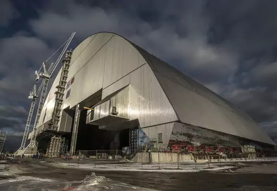 Nad reaktorem w Czarnobylu montowana jest największa na świecie kopuła ochronna. Wygląda kosmicznie