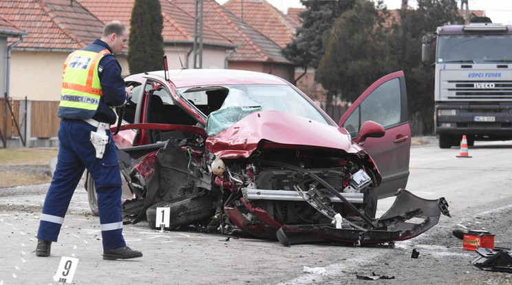  Terepjáróval ütköztek Jánoshidán / Fotó: MTI - Mészáros János