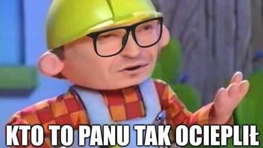 Premier Morawiecki radzi Polakom, by ocieplili swoje domy. Natychmiastowa reakcja internautów [MEMY]